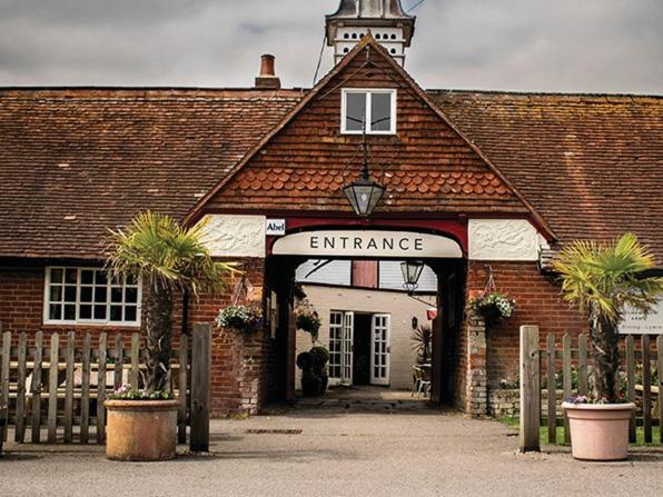 The Walhampton Arms Bed & Breakfast ลีมิงตัน ภายนอก รูปภาพ