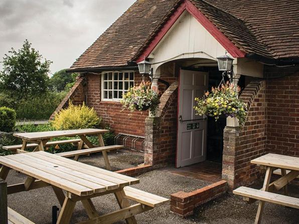 The Walhampton Arms Bed & Breakfast ลีมิงตัน ภายนอก รูปภาพ