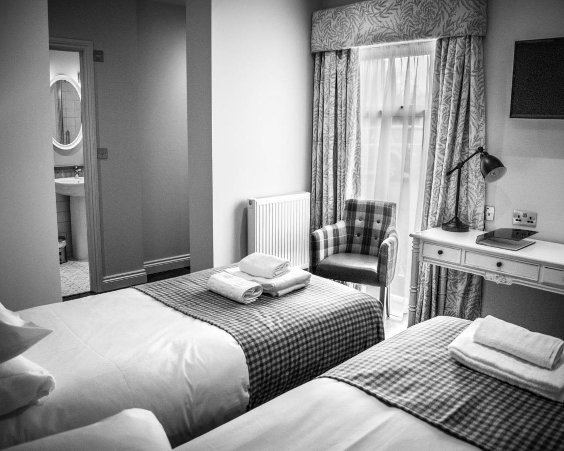 The Walhampton Arms Bed & Breakfast ลีมิงตัน ภายนอก รูปภาพ