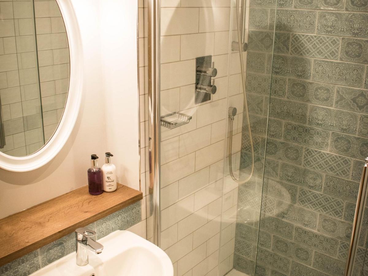 The Walhampton Arms Bed & Breakfast ลีมิงตัน ภายนอก รูปภาพ