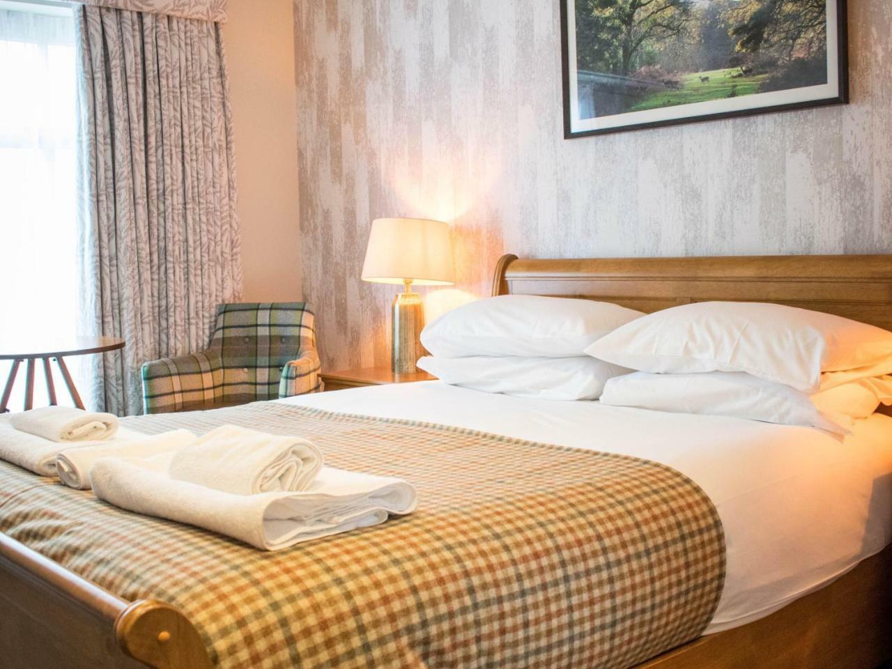 The Walhampton Arms Bed & Breakfast ลีมิงตัน ภายนอก รูปภาพ