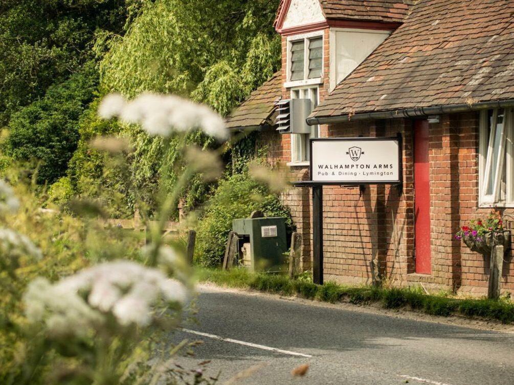 The Walhampton Arms Bed & Breakfast ลีมิงตัน ภายนอก รูปภาพ