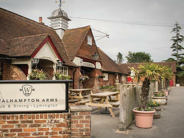 The Walhampton Arms Bed & Breakfast ลีมิงตัน ภายนอก รูปภาพ